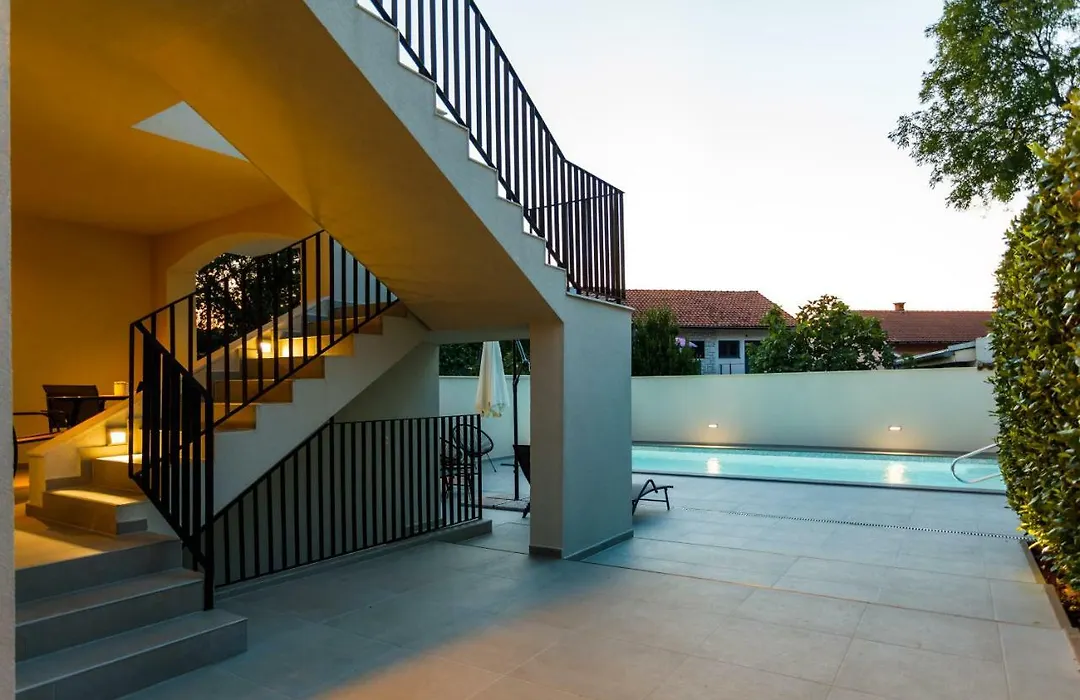 Mari House-1