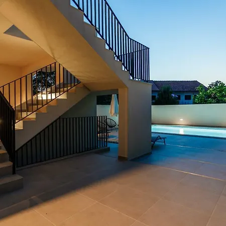 Mari House-2